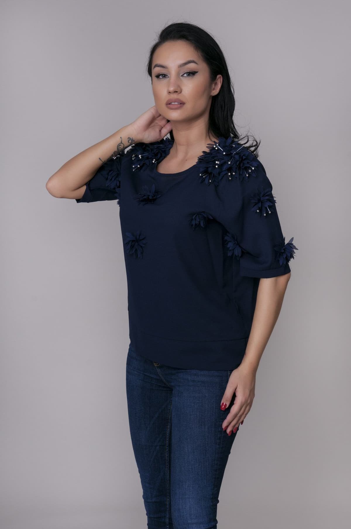 Bluza dama eleganta cu aplicatii