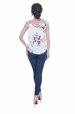 Bluza lejera cu flori 5