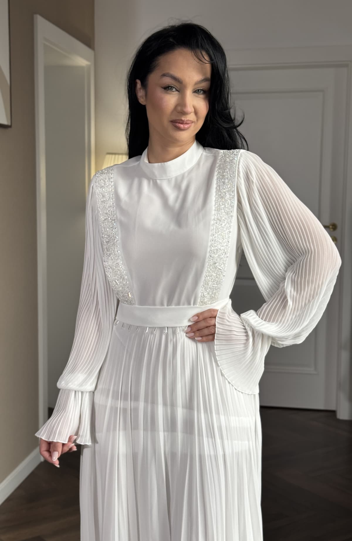 Rochie cununie alba lunga cu pietre aplicate