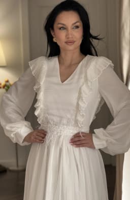 Rochie de cununie alba cu aplicatii pene 2