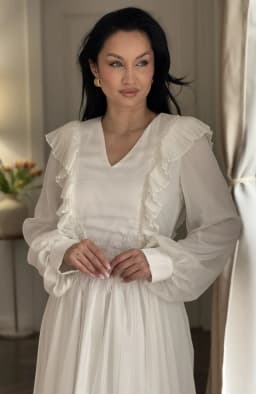 Rochie de cununie alba cu aplicatii pene 3