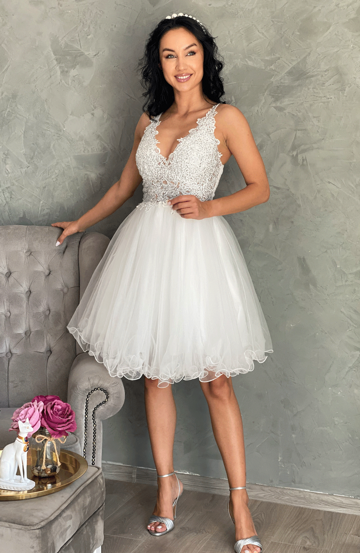 Rochie de cununie alba cu dantela si aplicatii pietre