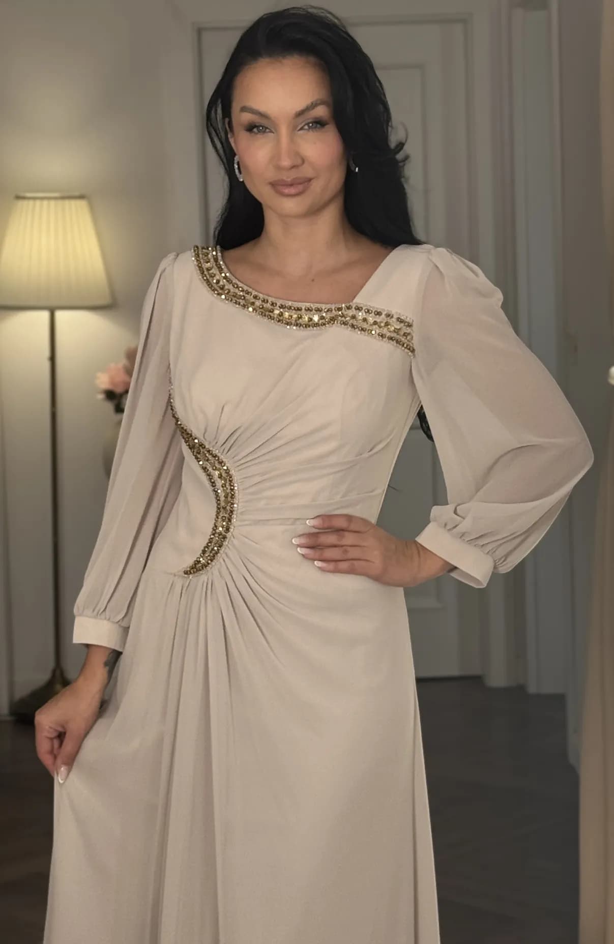 Rochie de ocazie bej din voal cu aplicatii