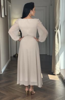 Rochie de ocazie bej din voal cu aplicatii 7