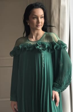 Rochie de ocazie verde plisata cu aplicatii pietre 3