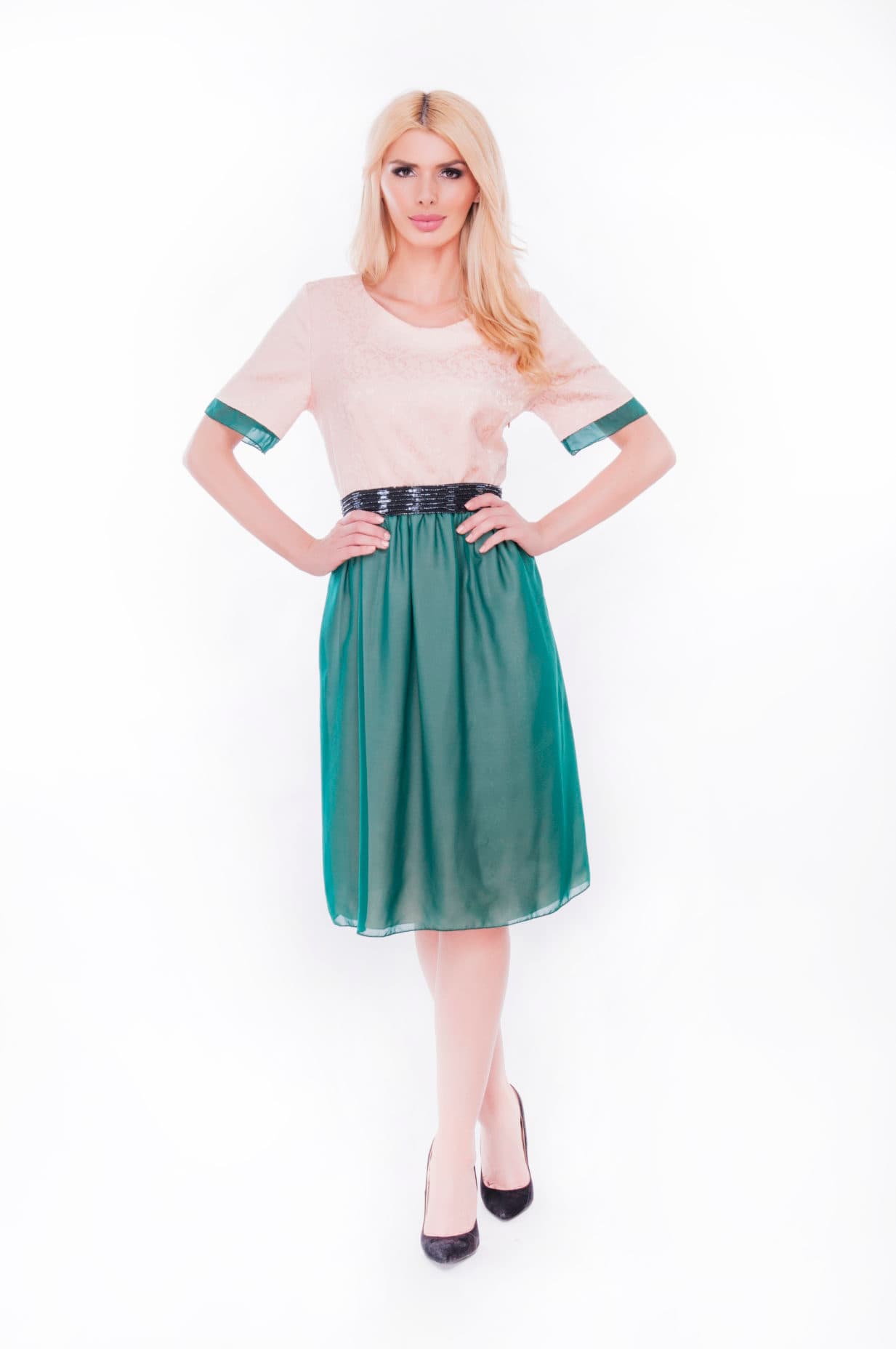 Rochie de seara xxl online cu aplicatii in talie