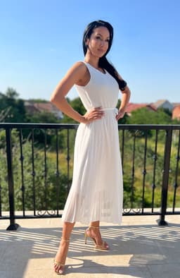 Rochie plisata alba cu guler rotund 3