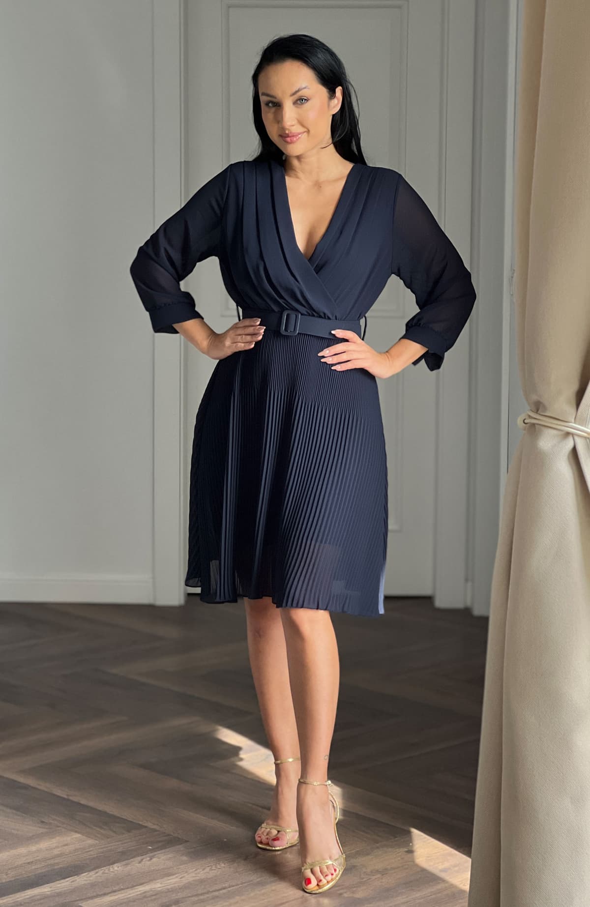 Rochie plisata eleganta midi cu curea