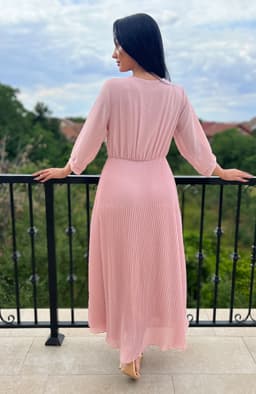 Rochie plisata lunga roz cu maneci 3