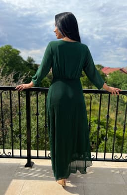 Rochie plisata lunga verde cu maneci 3