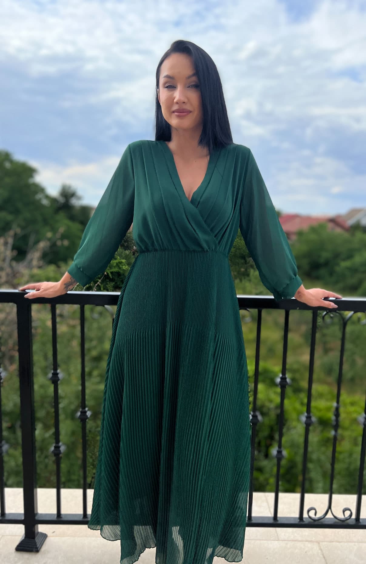 Rochie plisata lunga verde cu maneci