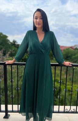Rochie plisata lunga verde cu maneci 1