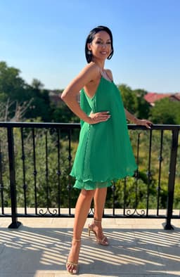 Rochie plisata verde cu lant auriu 3