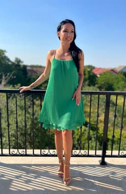 Rochie plisata verde cu lant auriu 2