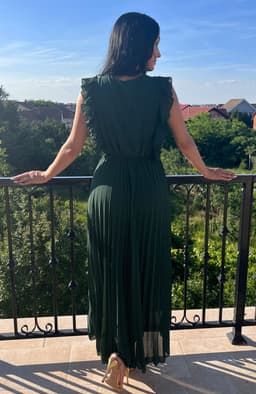 Rochie plisata verde cu volane 5