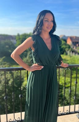 Rochie plisata verde cu volane 3