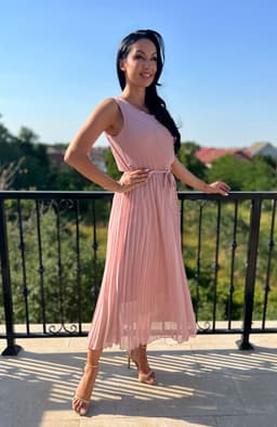 Rochie roz plisata cu guler rotund 4