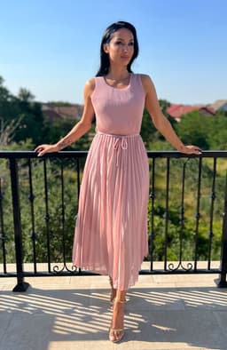 Rochie roz plisata cu guler rotund 1