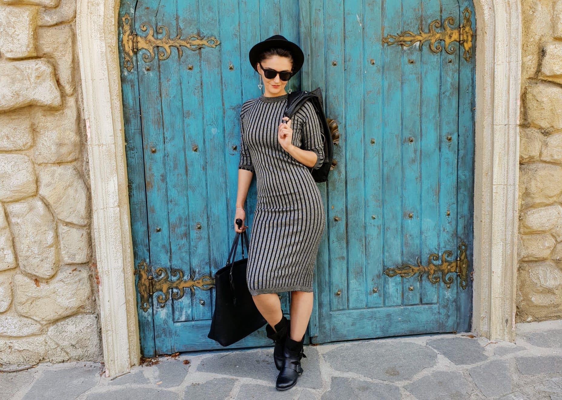 rochie tricotata neagra cu insertie de fir argintiu