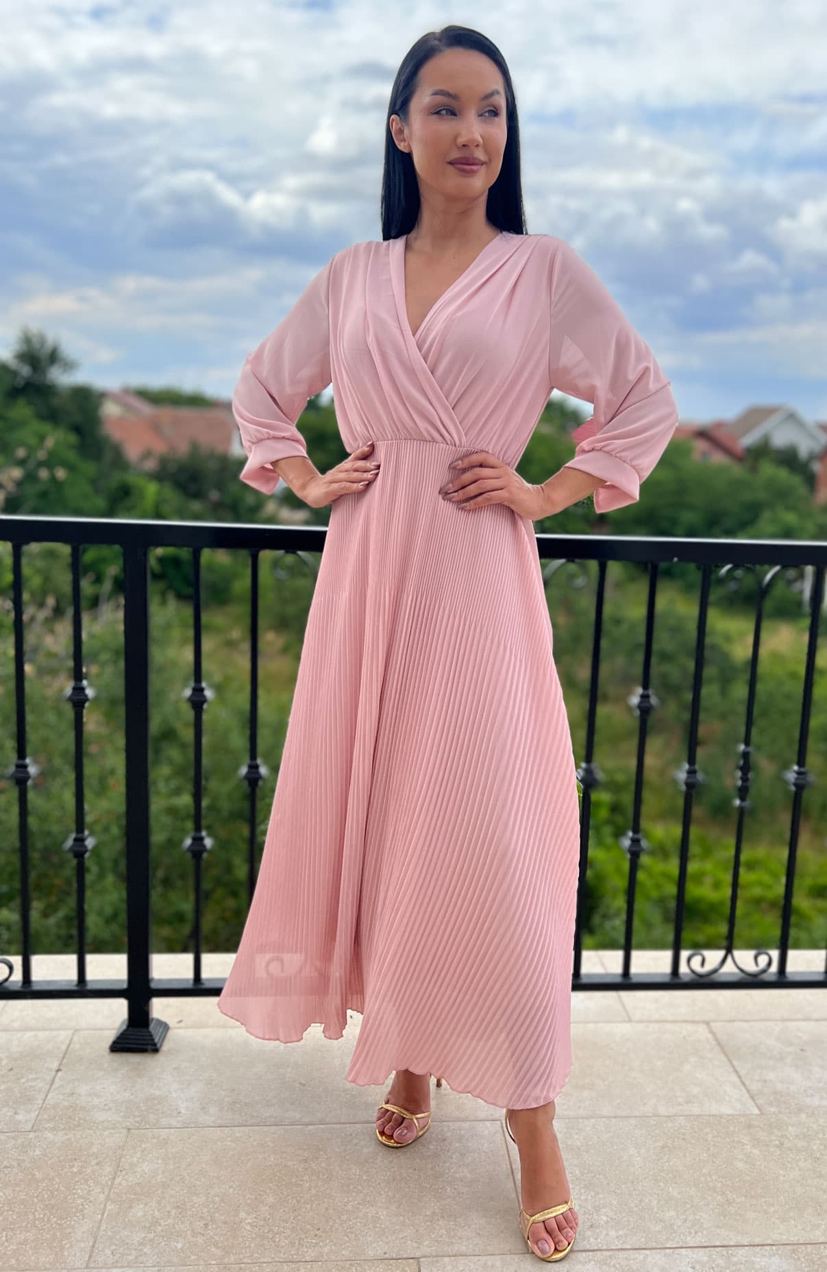 Rochie plisata lunga roz cu maneci