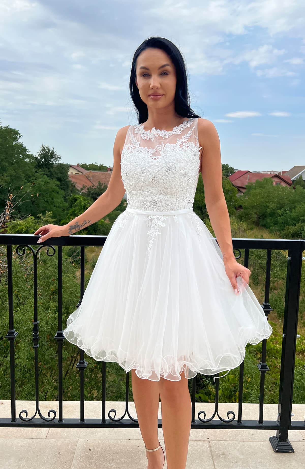 Rochie alba de cununie cu dantela si tull