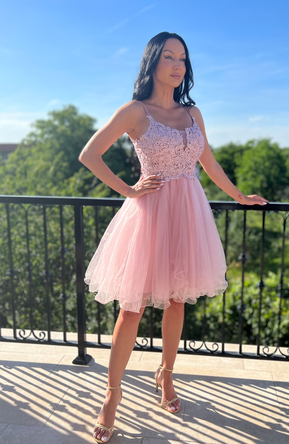 Rochie baby doll cu dantela si pietre aplicate